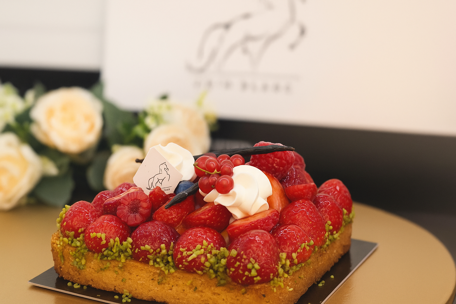 Vitrine de la boulangerie Crin Blanc